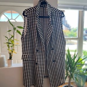 Women’s SHEIN black and white herringbone vest size 1XL